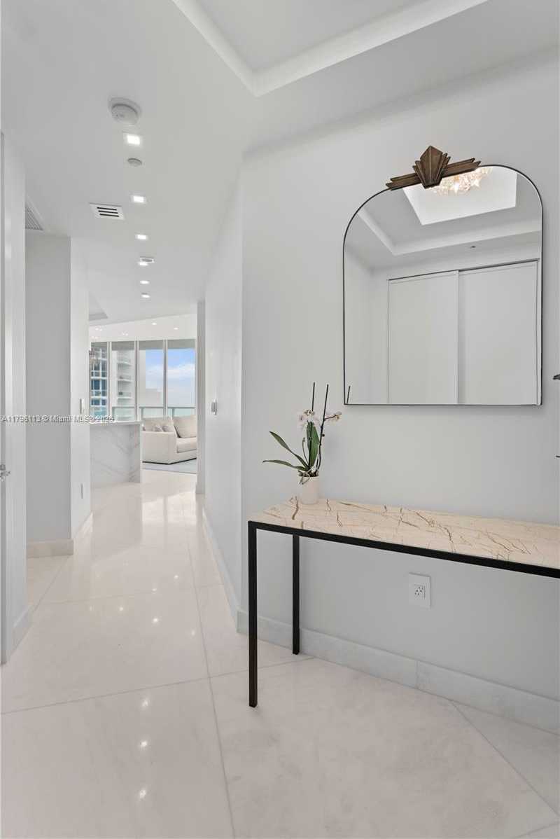 Small Image of 100 SOUTH POINTE DR #2508, Miami Beach Number 12