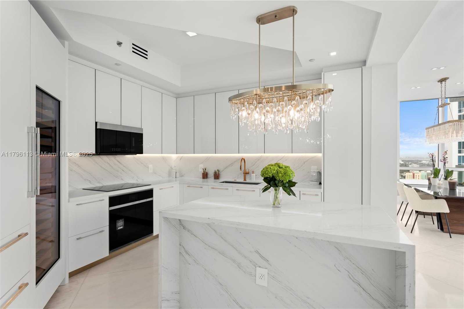 Small Image of 100 SOUTH POINTE DR #2508, Miami Beach Number 2