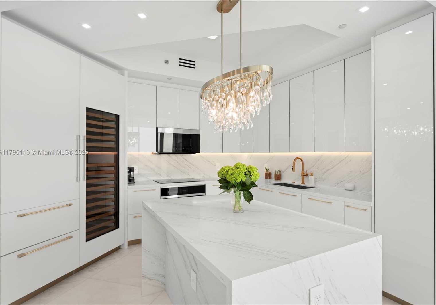 Small Image of 100 SOUTH POINTE DR #2508, Miami Beach Number 3