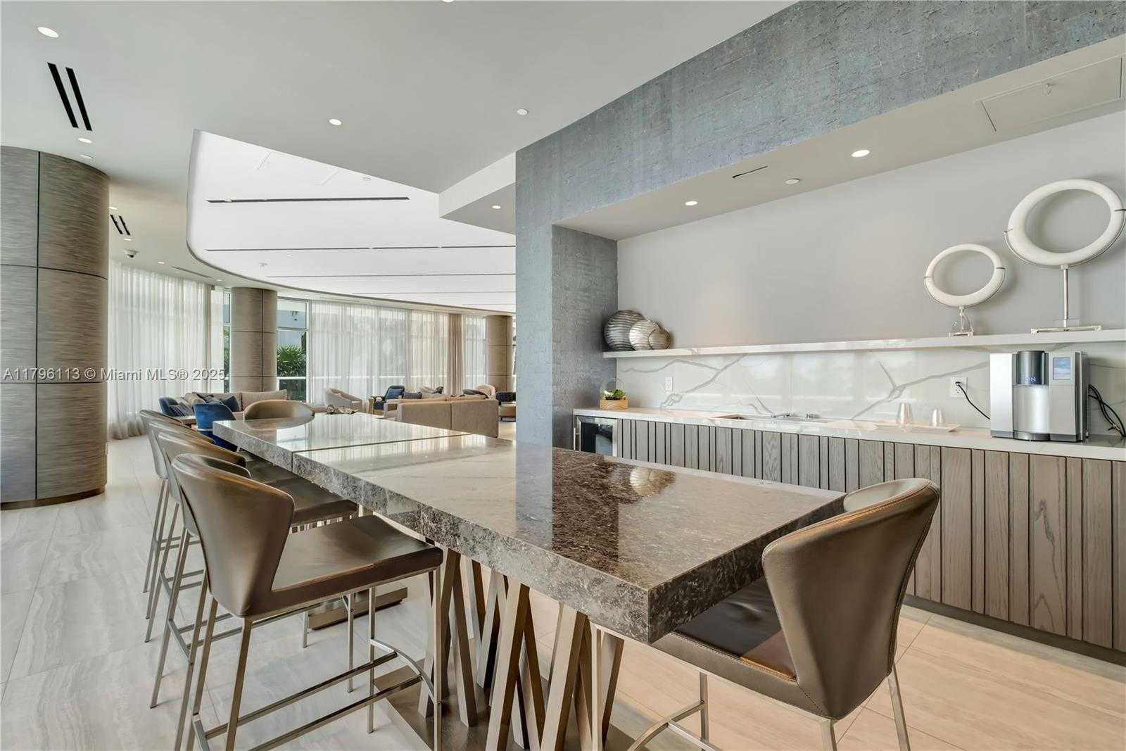 Small Image of 100 SOUTH POINTE DR #2508, Miami Beach Number 30