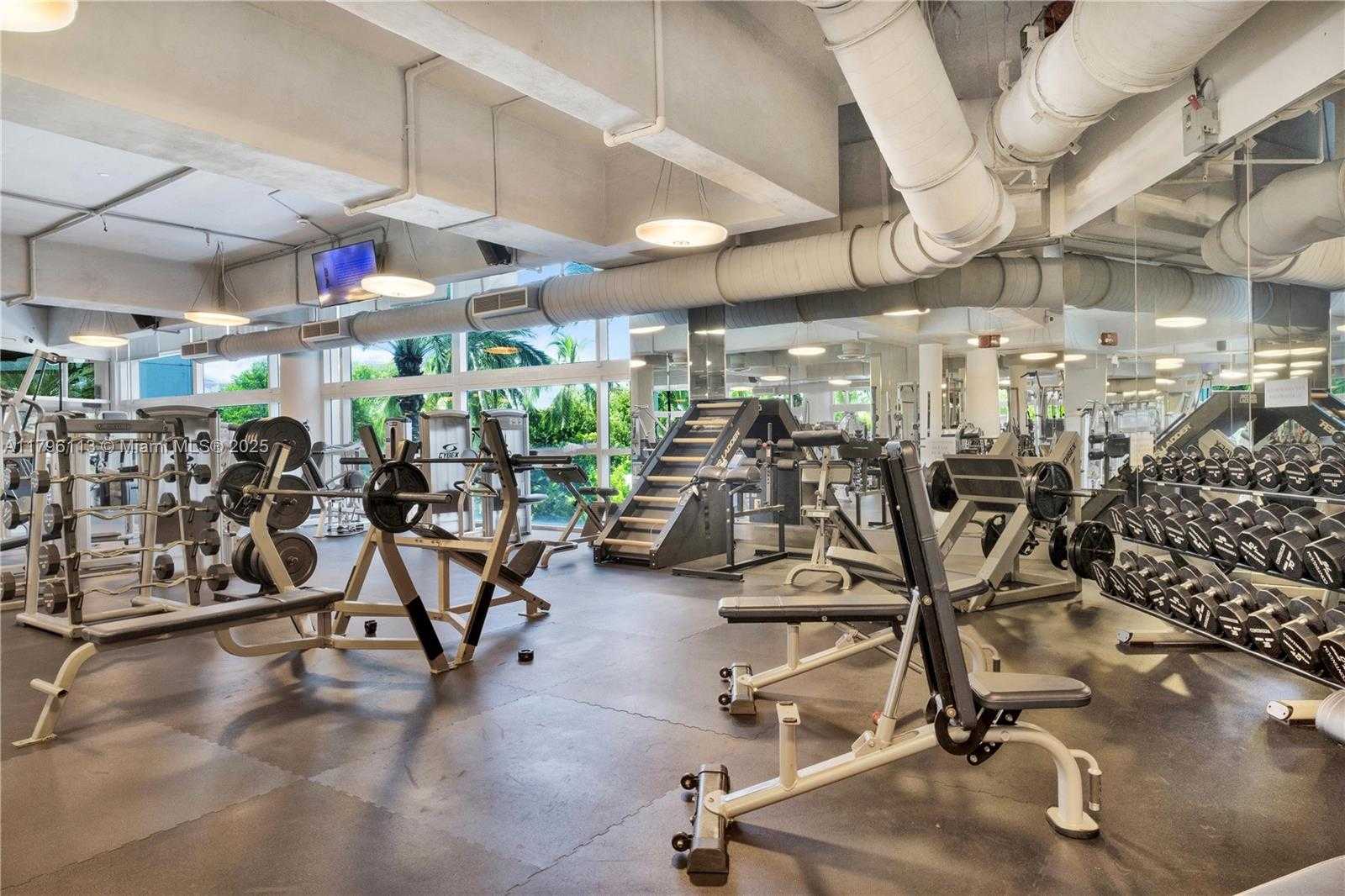 Small Image of 100 SOUTH POINTE DR #2508, Miami Beach Number 36