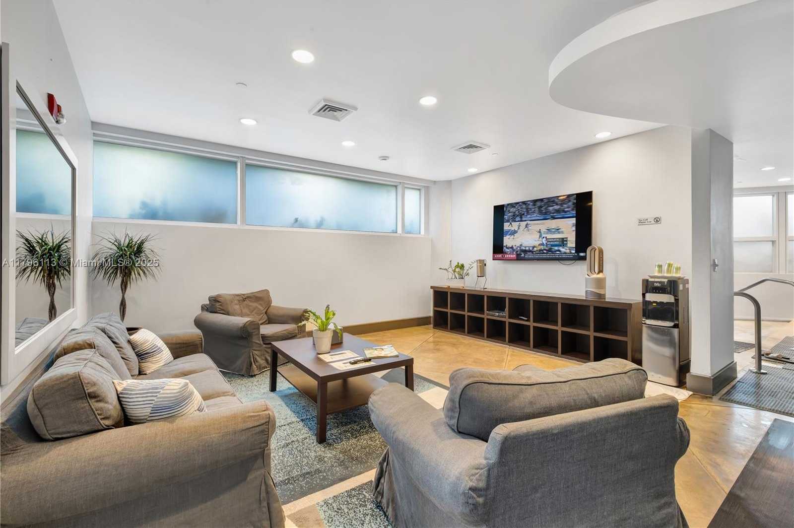 Small Image of 100 SOUTH POINTE DR #2508, Miami Beach Number 42