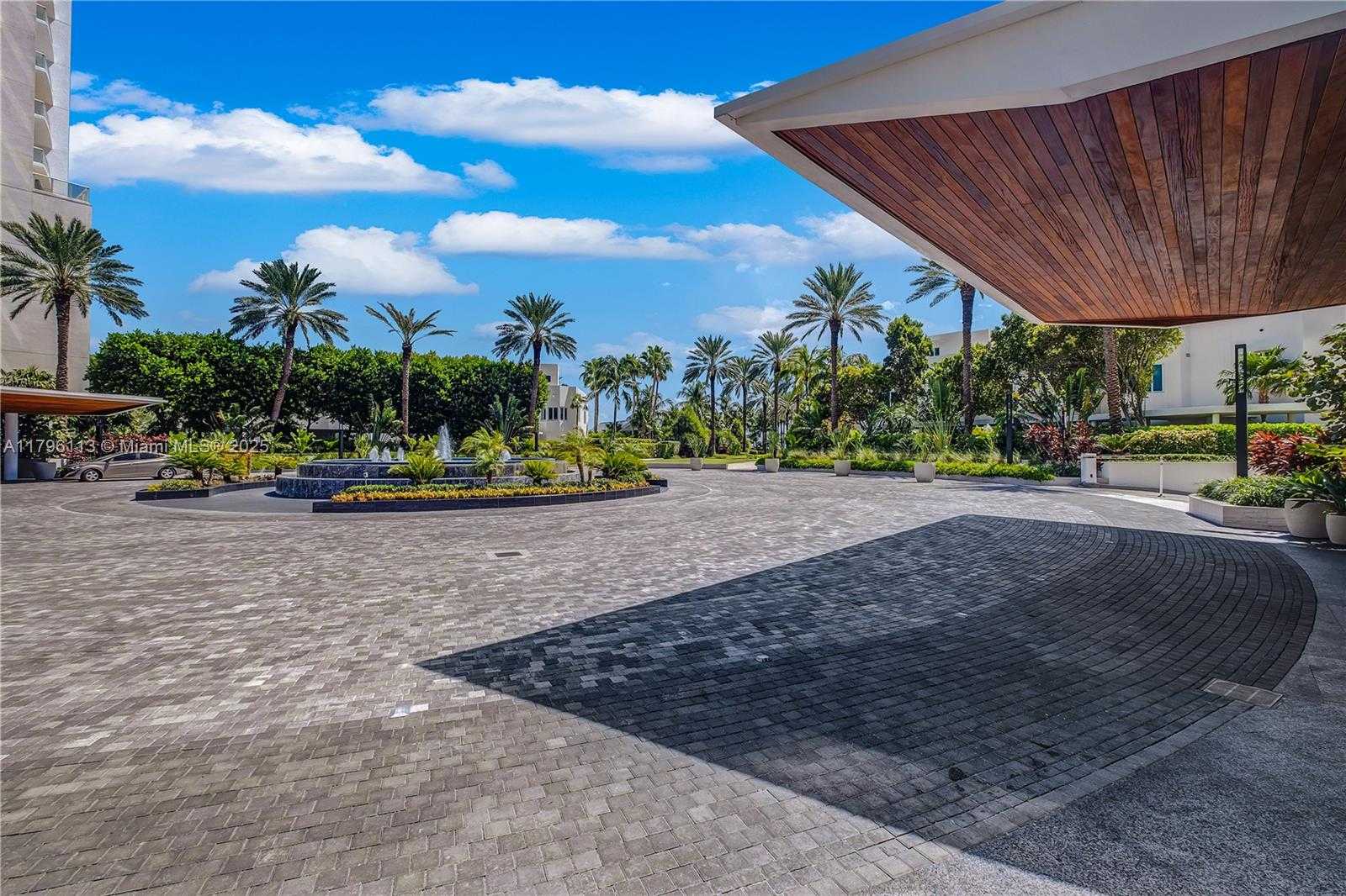 Small Image of 100 SOUTH POINTE DR #2508, Miami Beach Number 44
