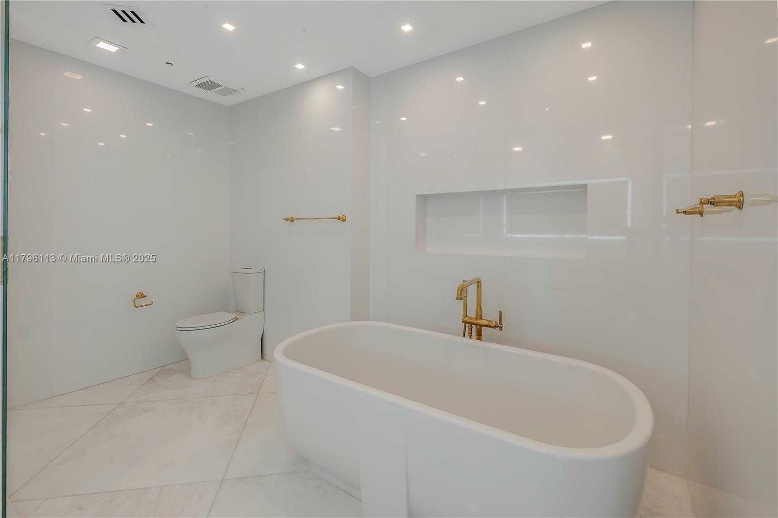 Small Image of 100 SOUTH POINTE DR #2508, Miami Beach Number 48