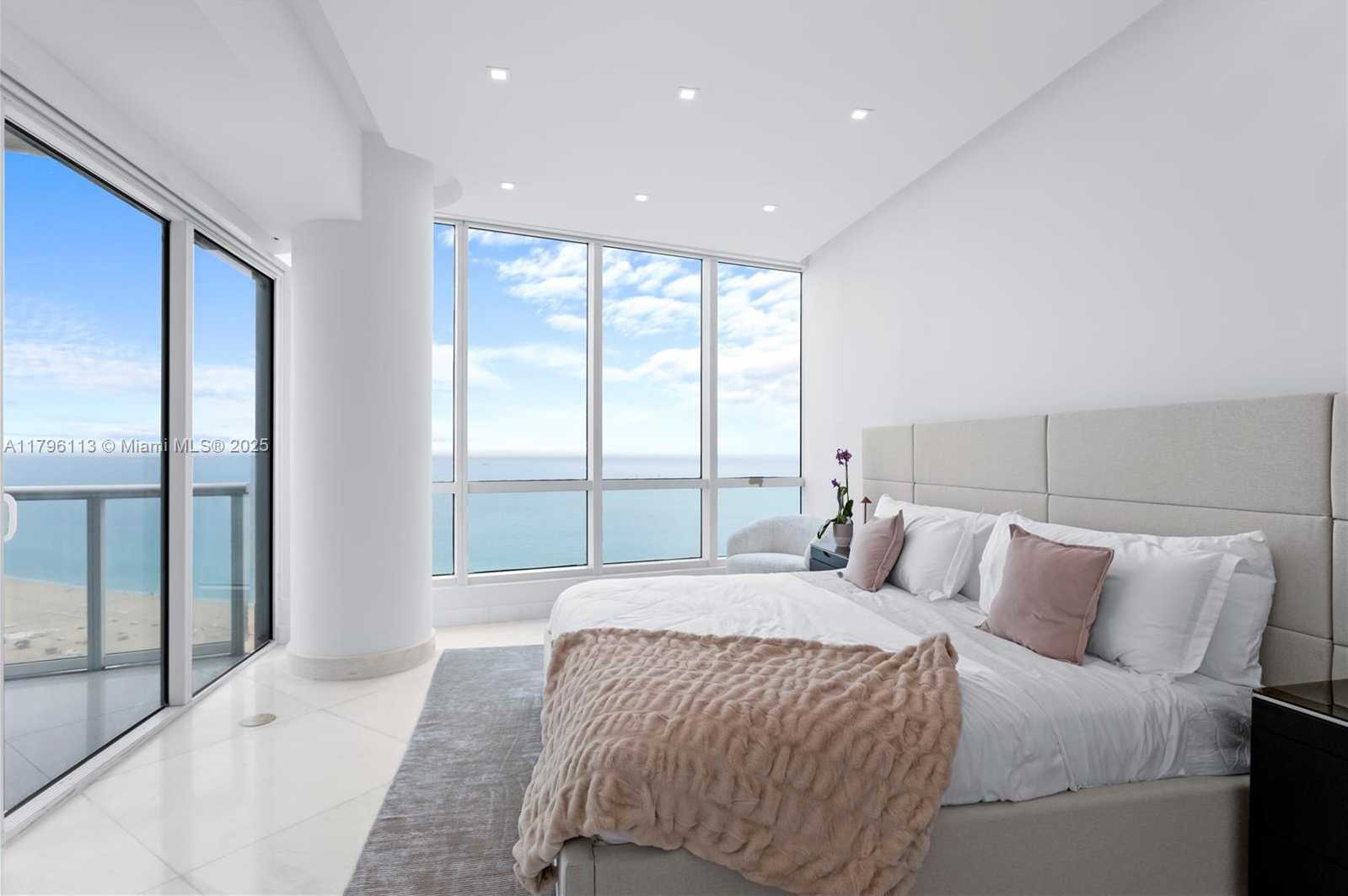 Small Image of 100 SOUTH POINTE DR #2508, Miami Beach Number 5
