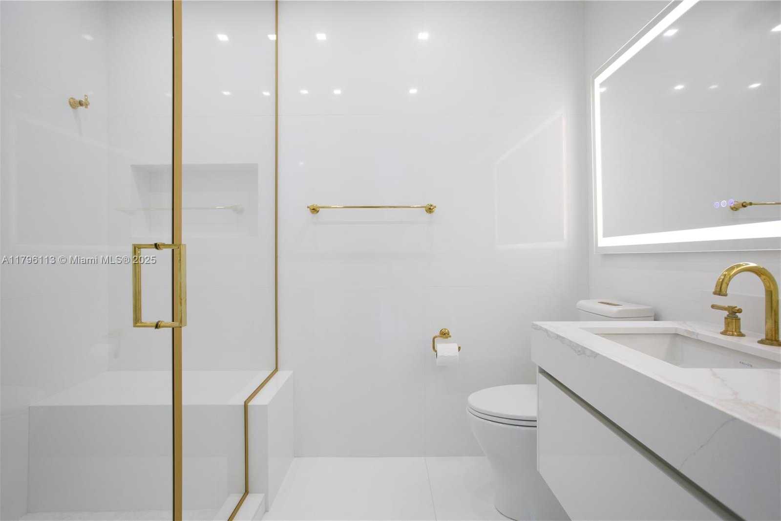 Small Image of 100 SOUTH POINTE DR #2508, Miami Beach Number 9