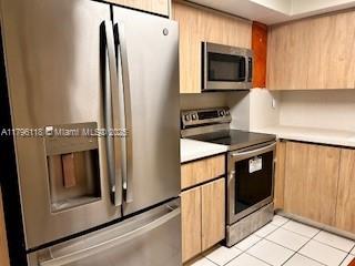 Small Image of 2655 COLLINS AVE #1710, Miami Beach Number 5