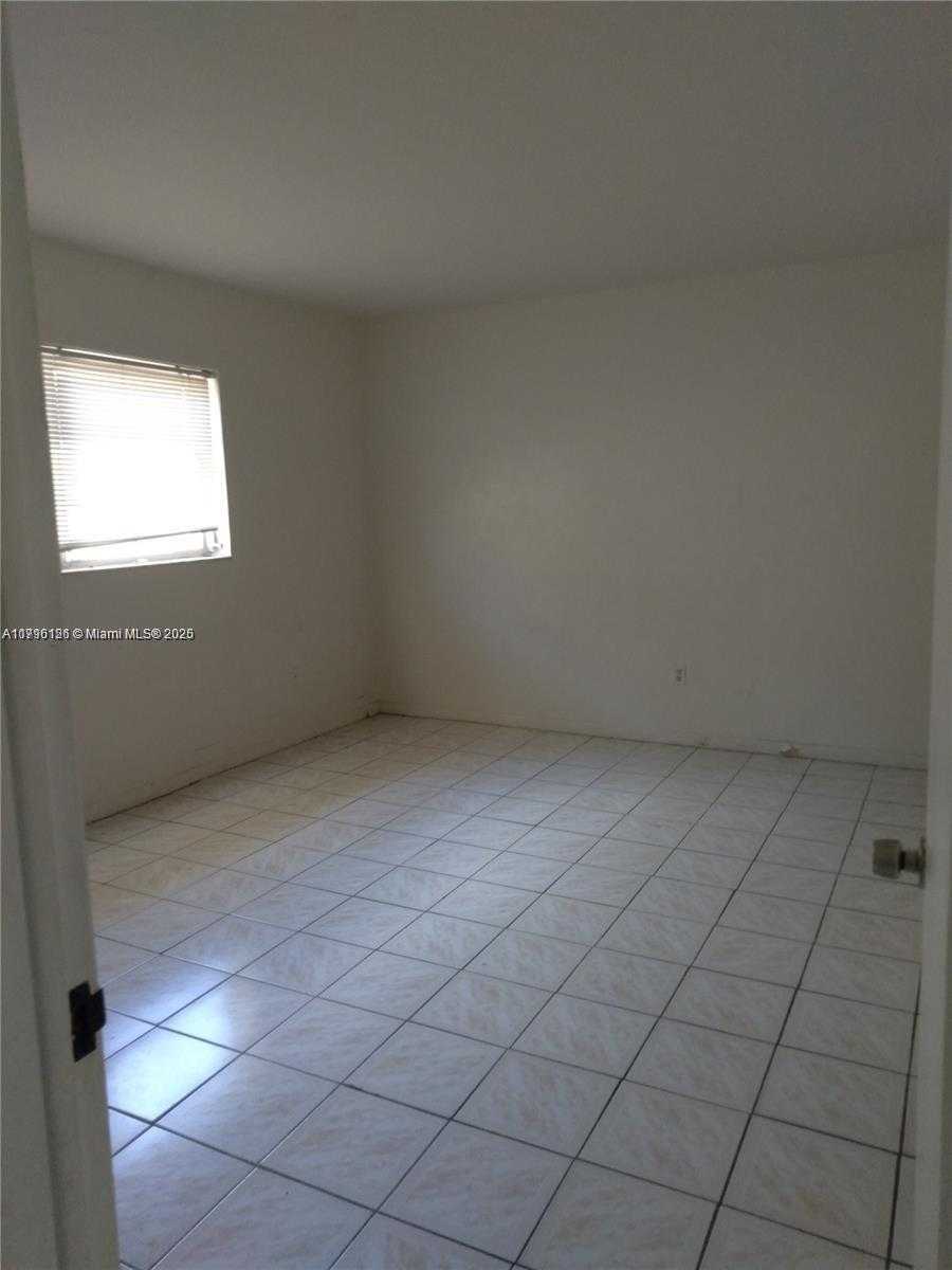 Small Image of 1826 CLEVELAND ST #1, Hollywood Number 5