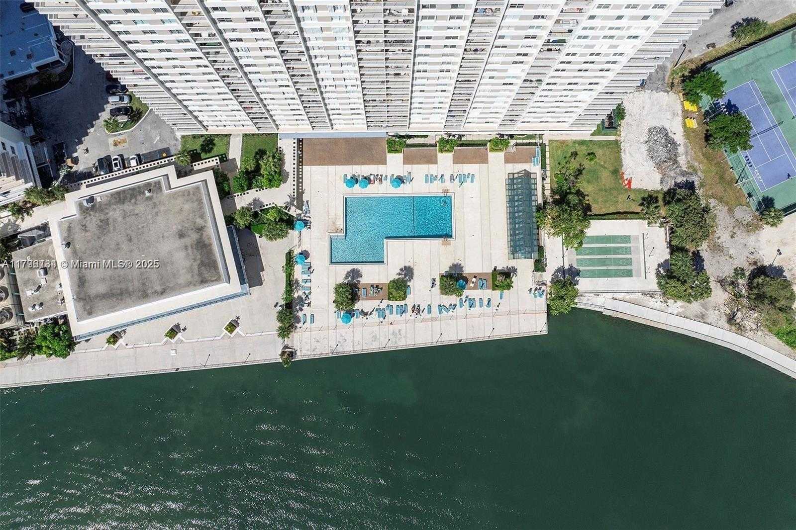 Small Image of 300 BAYVIEW DR #508, Sunny Isles Beach Number 10