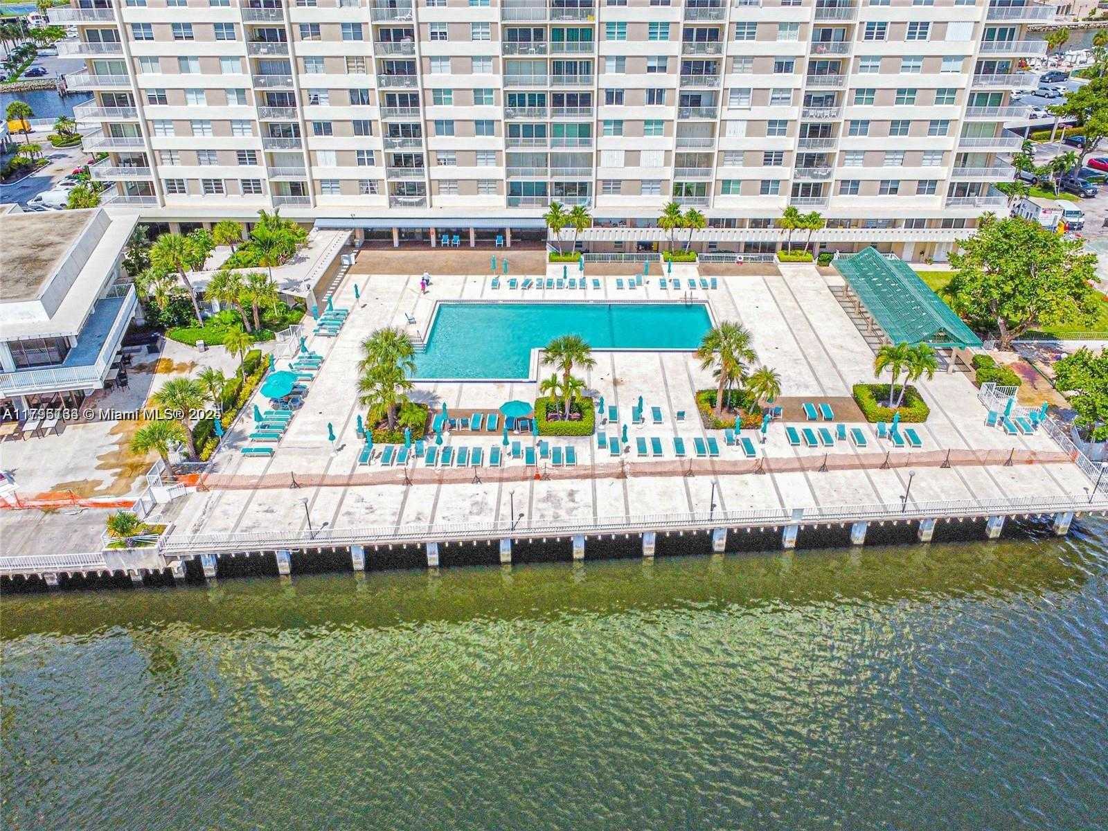 Small Image of 300 BAYVIEW DR #508, Sunny Isles Beach Number 2
