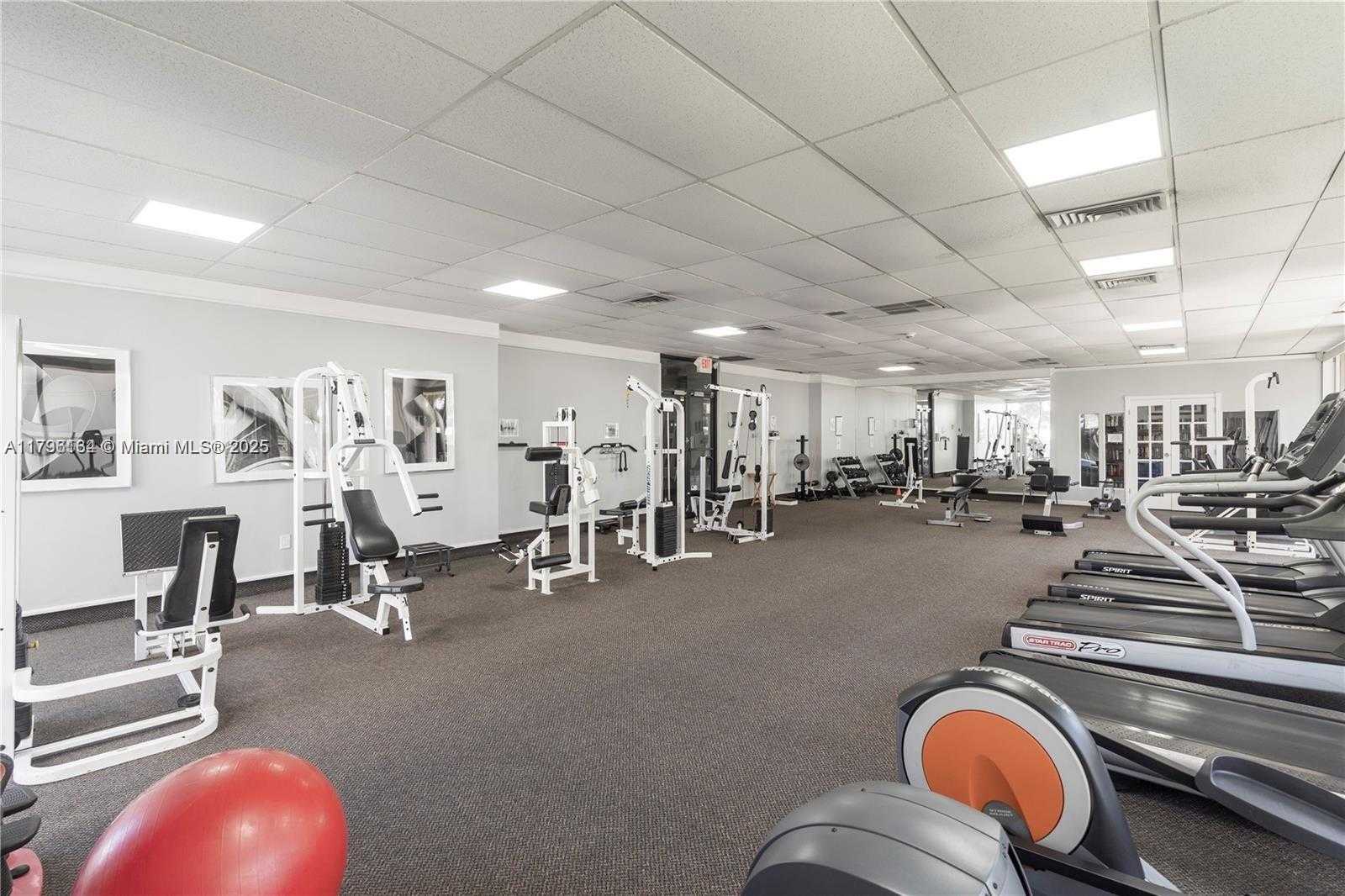 Small Image of 300 BAYVIEW DR #508, Sunny Isles Beach Number 22