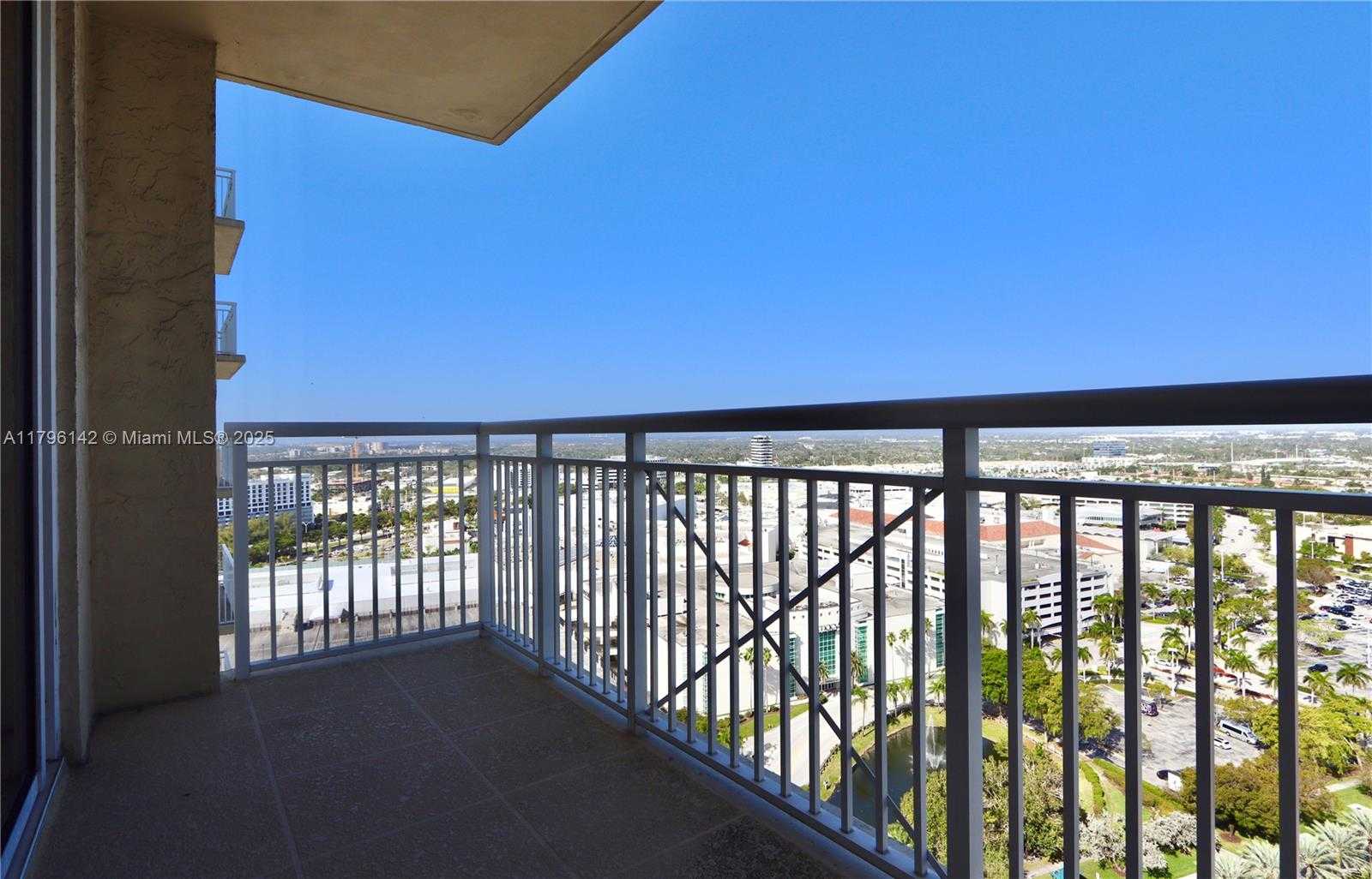 Small Image of 19501 WEST COUNTRY CLUB DR #2510, Aventura Number 16