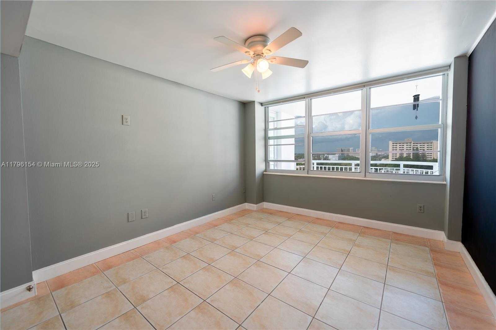Small Image of 18011 BISCAYNE BLVD #1001, Aventura Number 11
