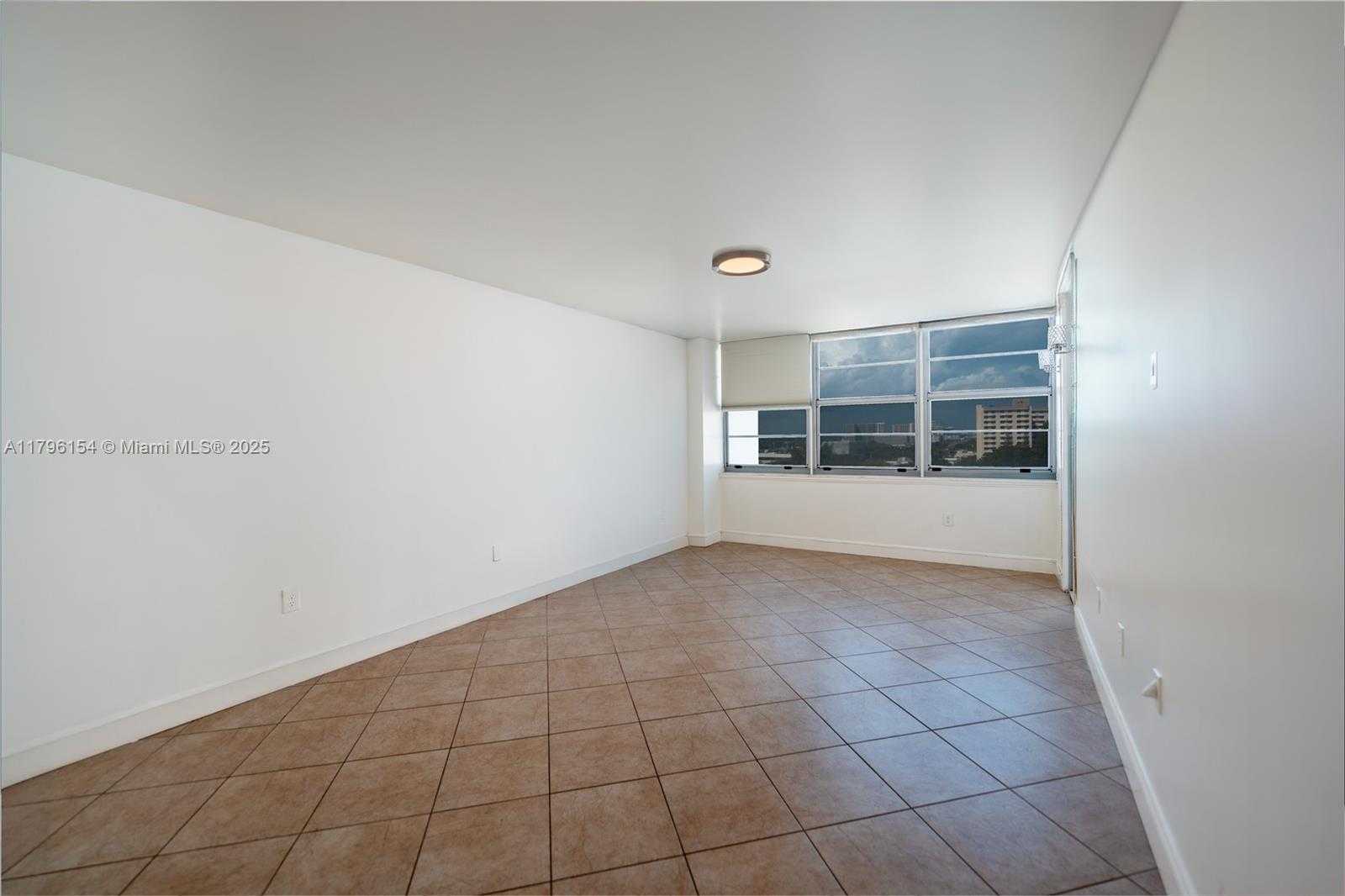 Small Image of 18011 BISCAYNE BLVD #1001, Aventura Number 12