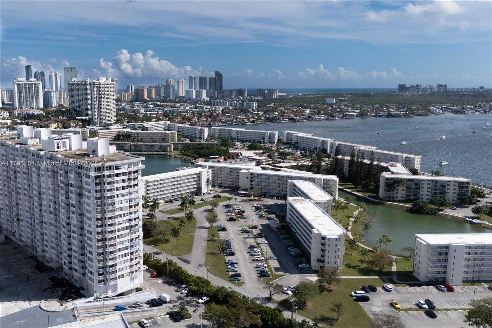 Small Image of 18011 BISCAYNE BLVD #1001, Aventura Number 16
