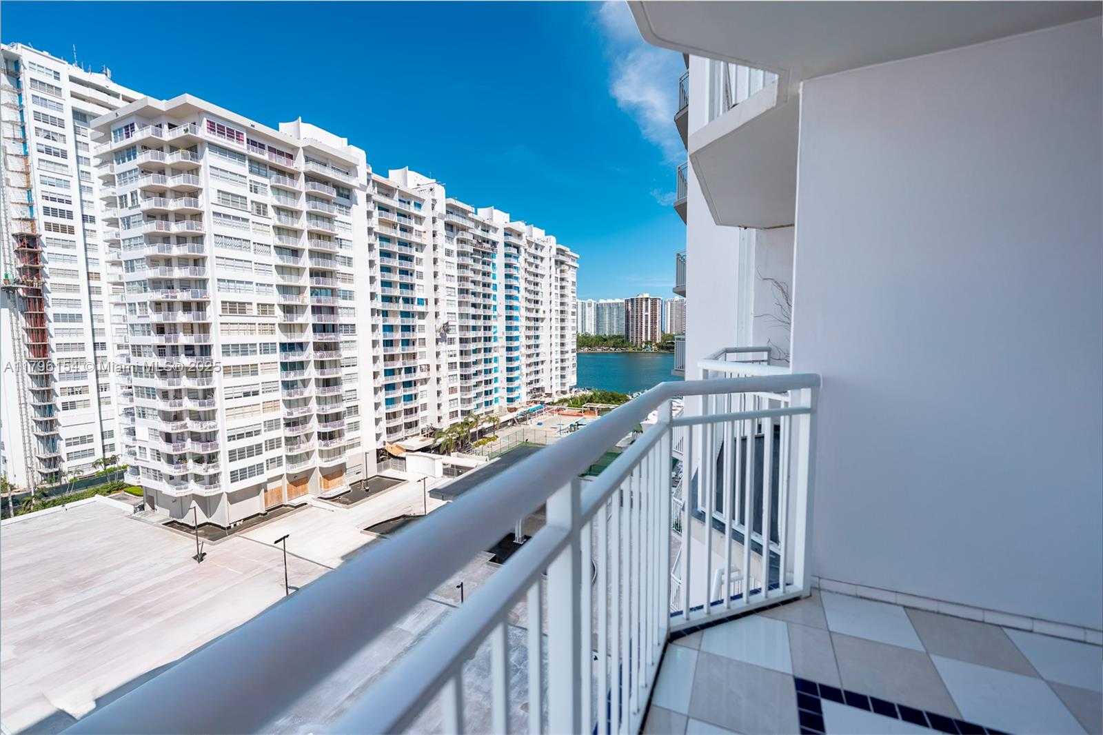 Small Image of 18011 BISCAYNE BLVD #1001, Aventura Number 19