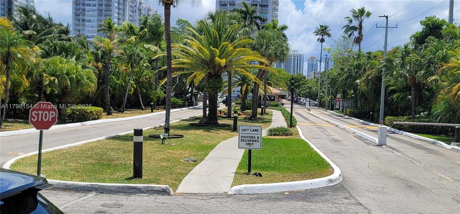 Small Image of 18011 BISCAYNE BLVD #1001, Aventura Number 3