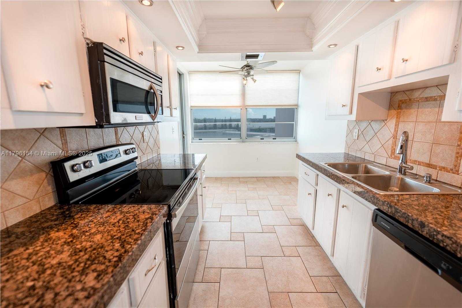 Small Image of 18011 BISCAYNE BLVD #1001, Aventura Number 5