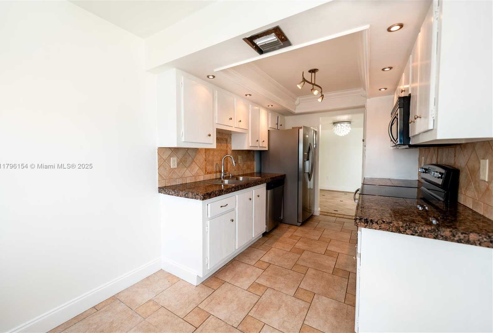 Small Image of 18011 BISCAYNE BLVD #1001, Aventura Number 6