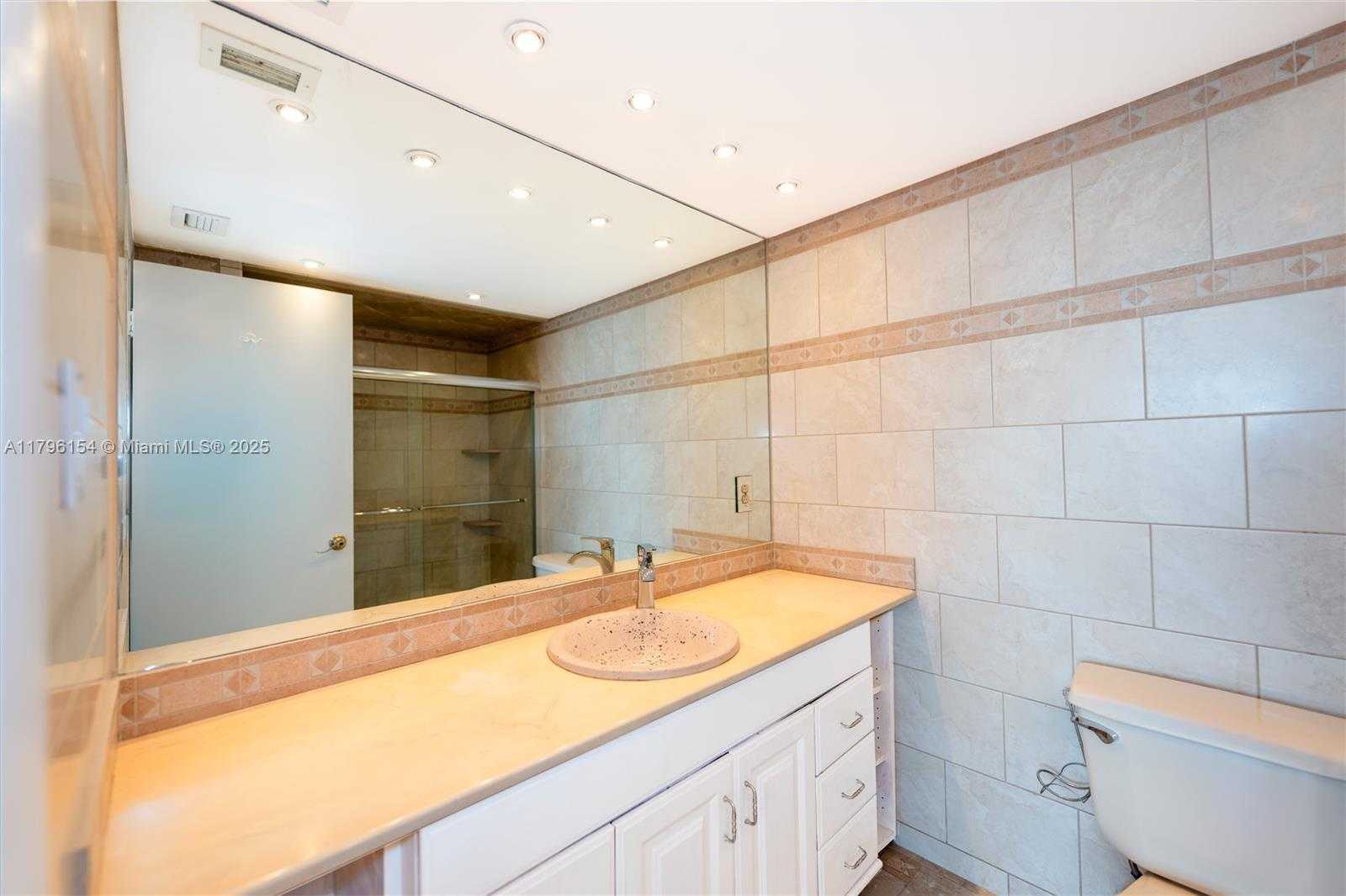 Small Image of 18011 BISCAYNE BLVD #1001, Aventura Number 9