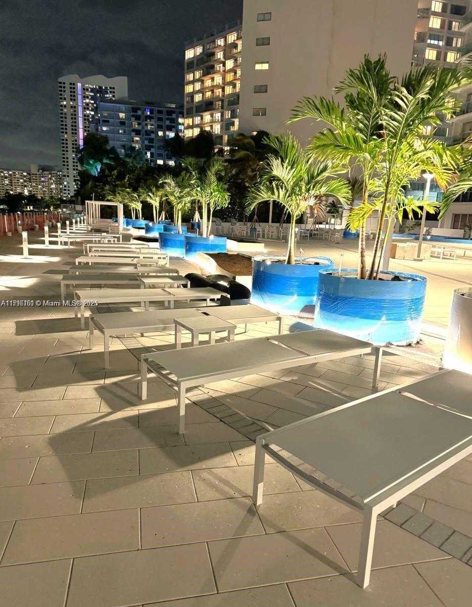 Small Image of 1000 WEST AVE #1118, Miami Beach Number 17