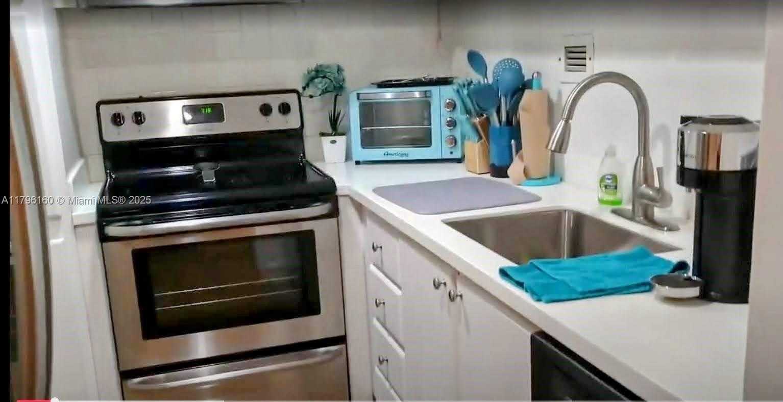 Small Image of 1000 WEST AVE #1118, Miami Beach Number 7