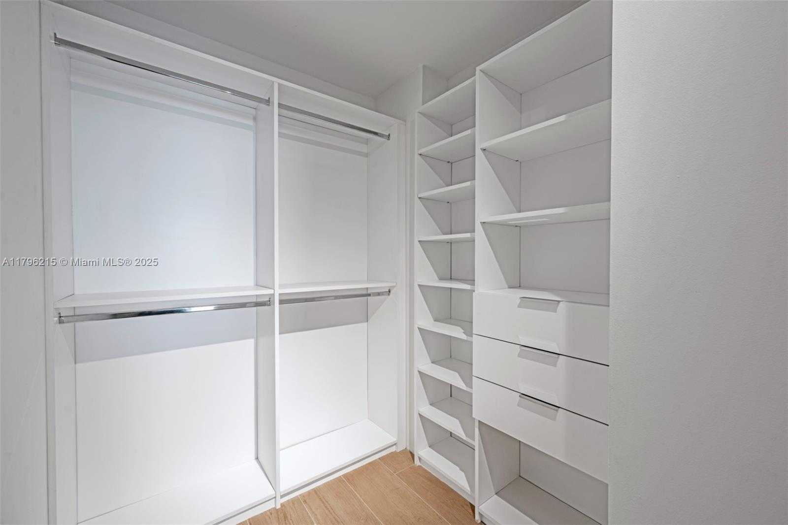 Small Image of 6767 COLLINS AVE #1710, Miami Beach Number 9