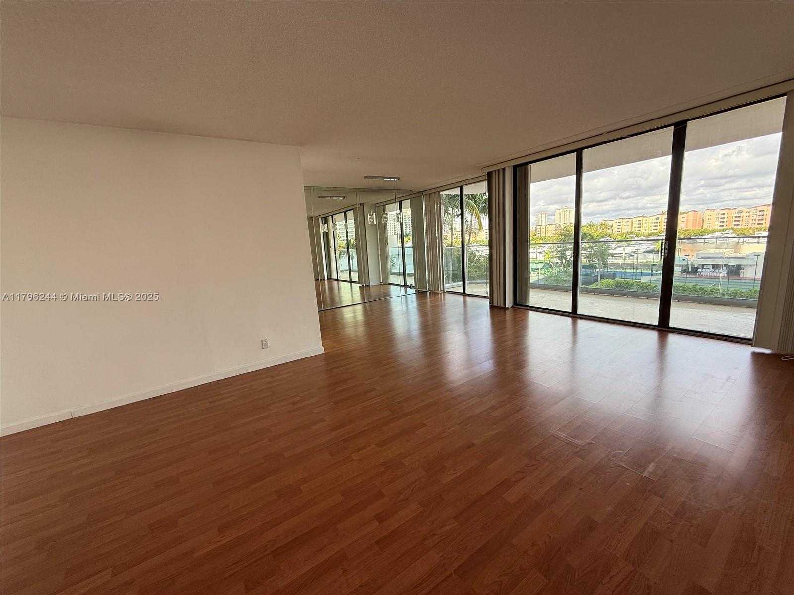 Small Image of 19707 TURNBERRY WAY #5C, Aventura Number 10