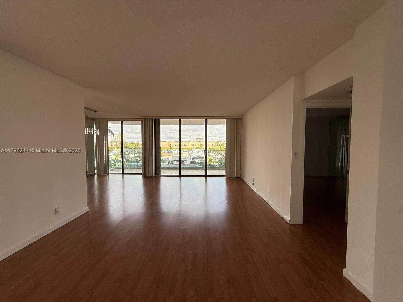 Small Image of 19707 TURNBERRY WAY #5C, Aventura Number 11