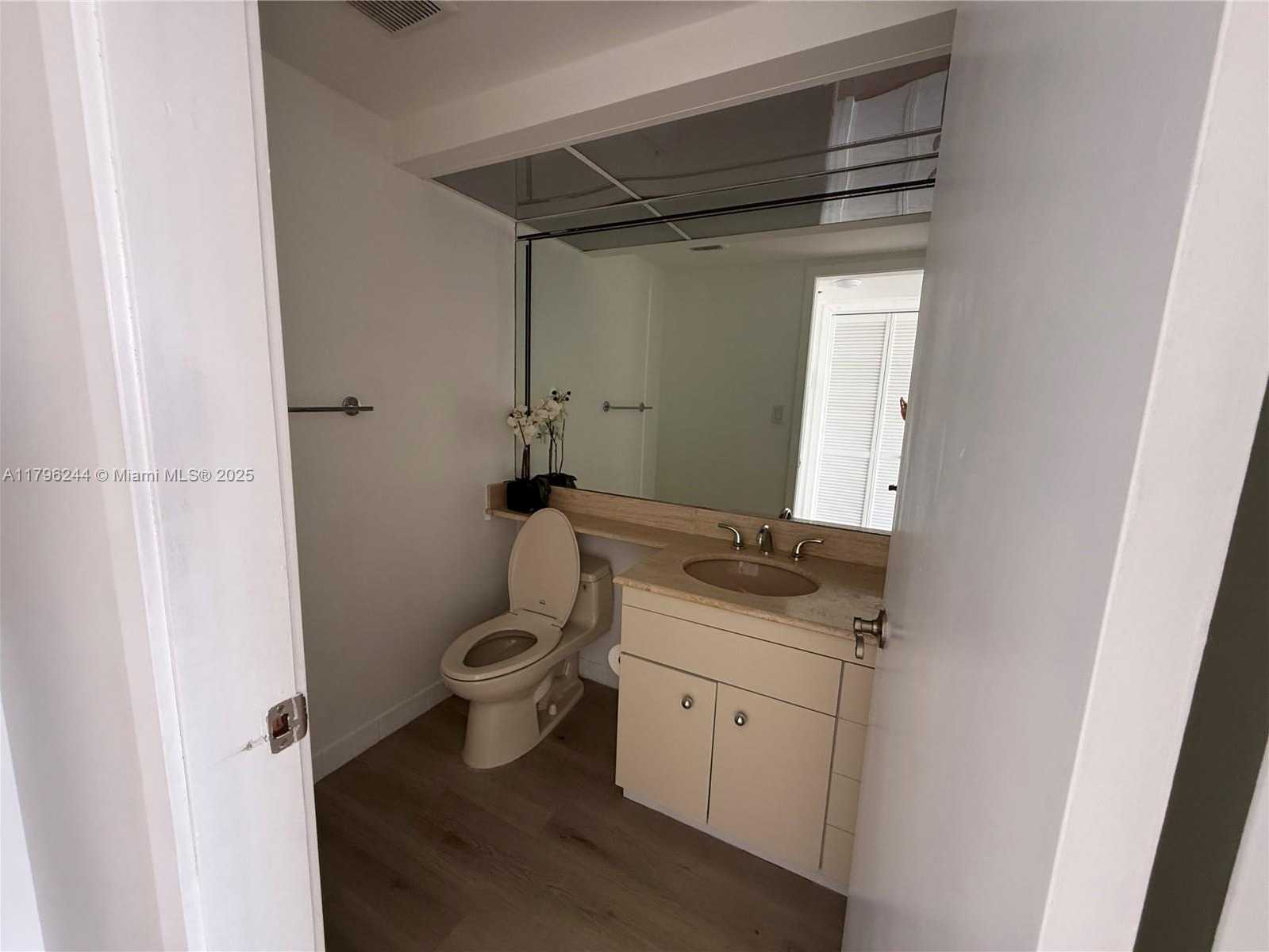 Small Image of 19707 TURNBERRY WAY #5C, Aventura Number 12