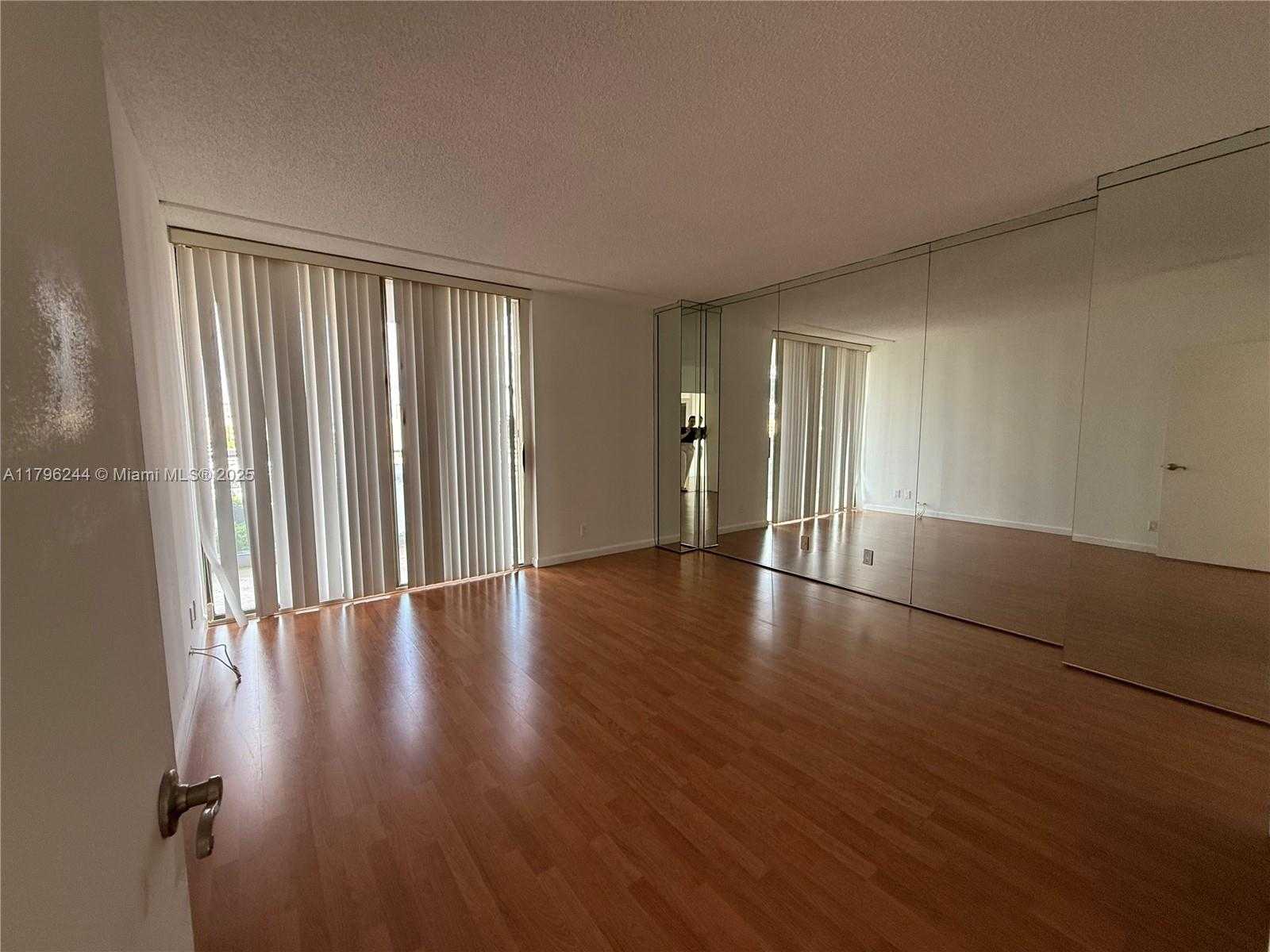 Small Image of 19707 TURNBERRY WAY #5C, Aventura Number 13