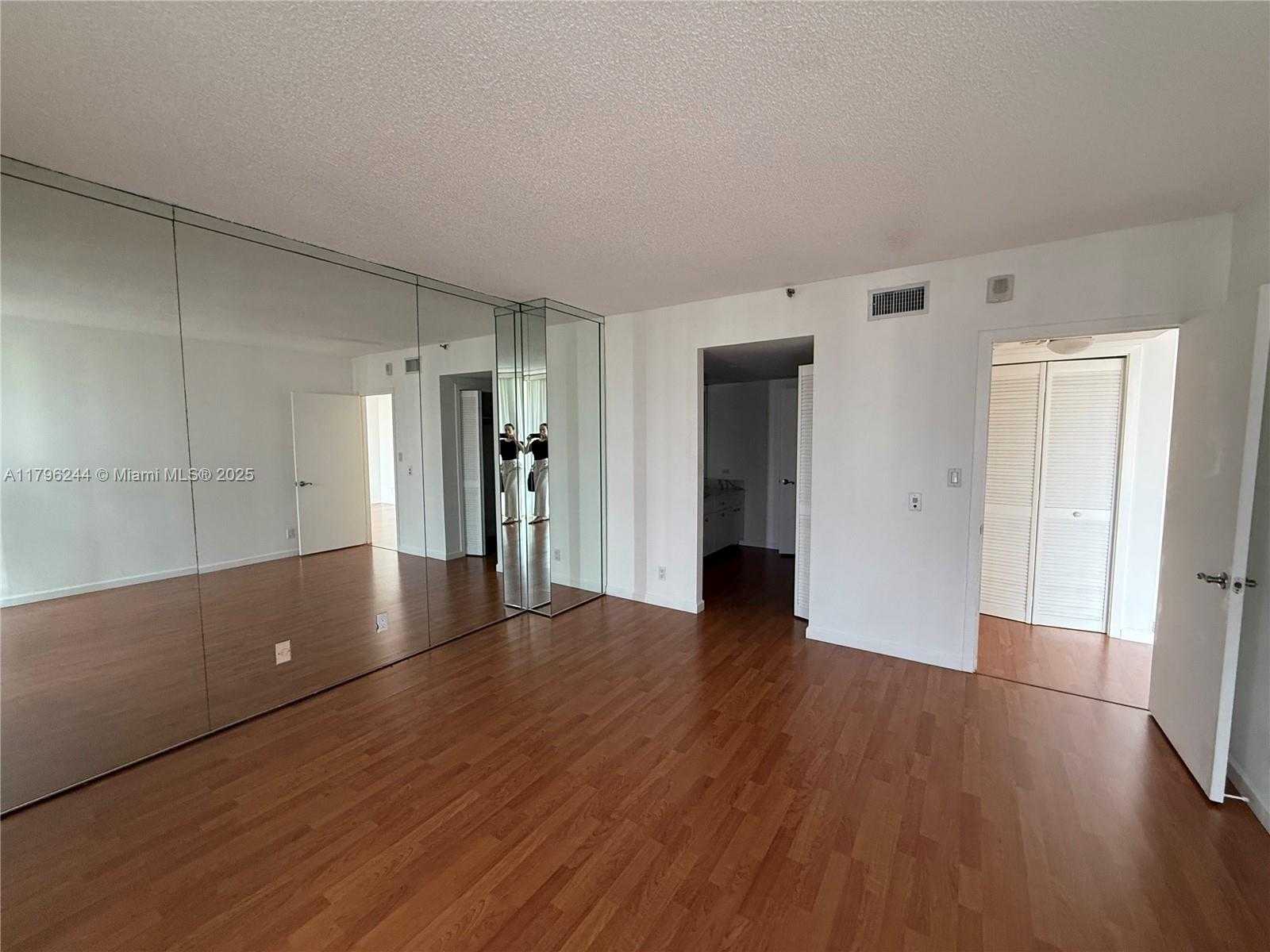 Small Image of 19707 TURNBERRY WAY #5C, Aventura Number 14
