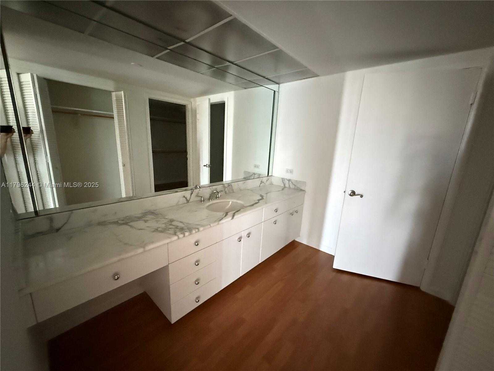 Small Image of 19707 TURNBERRY WAY #5C, Aventura Number 16
