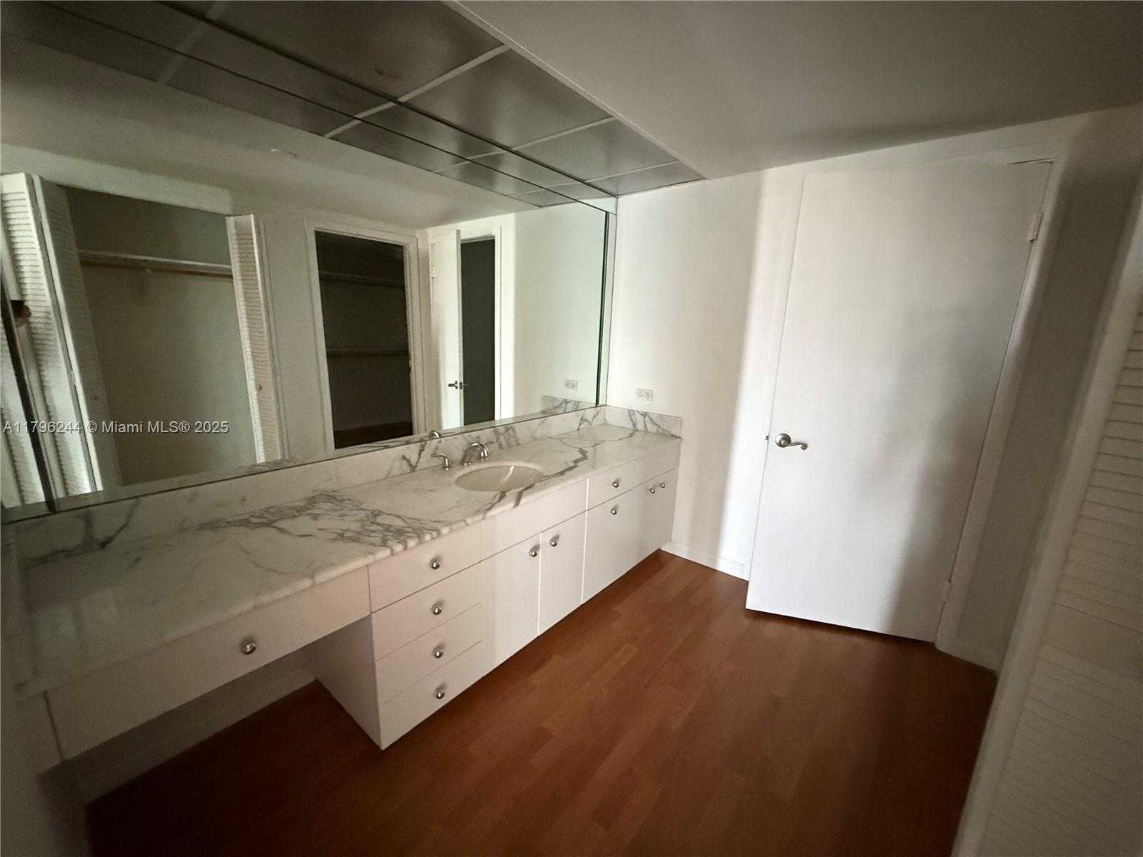 Small Image of 19707 TURNBERRY WAY #5C, Aventura Number 17