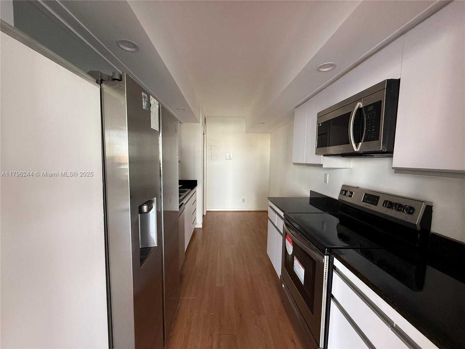 Small Image of 19707 TURNBERRY WAY #5C, Aventura Number 5