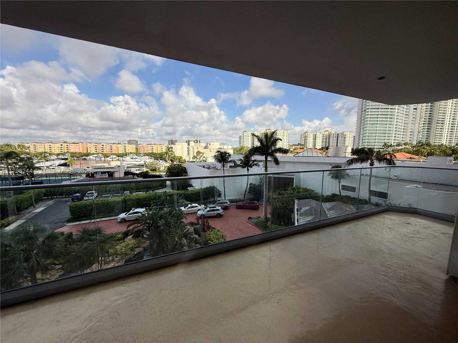Small Image of 19707 TURNBERRY WAY #5C, Aventura Number 9