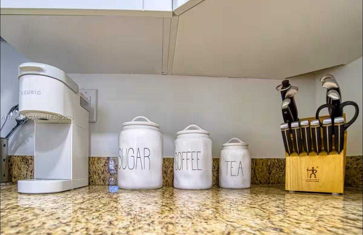 Small Image of 310 OREGON ST #3, Hollywood Number 11