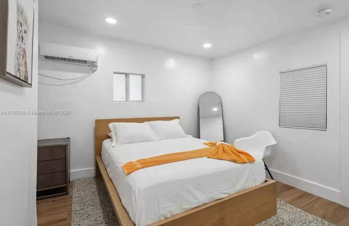 Small Image of 310 OREGON ST #3, Hollywood Number 14