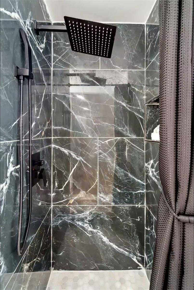 Small Image of 310 OREGON ST #3, Hollywood Number 16