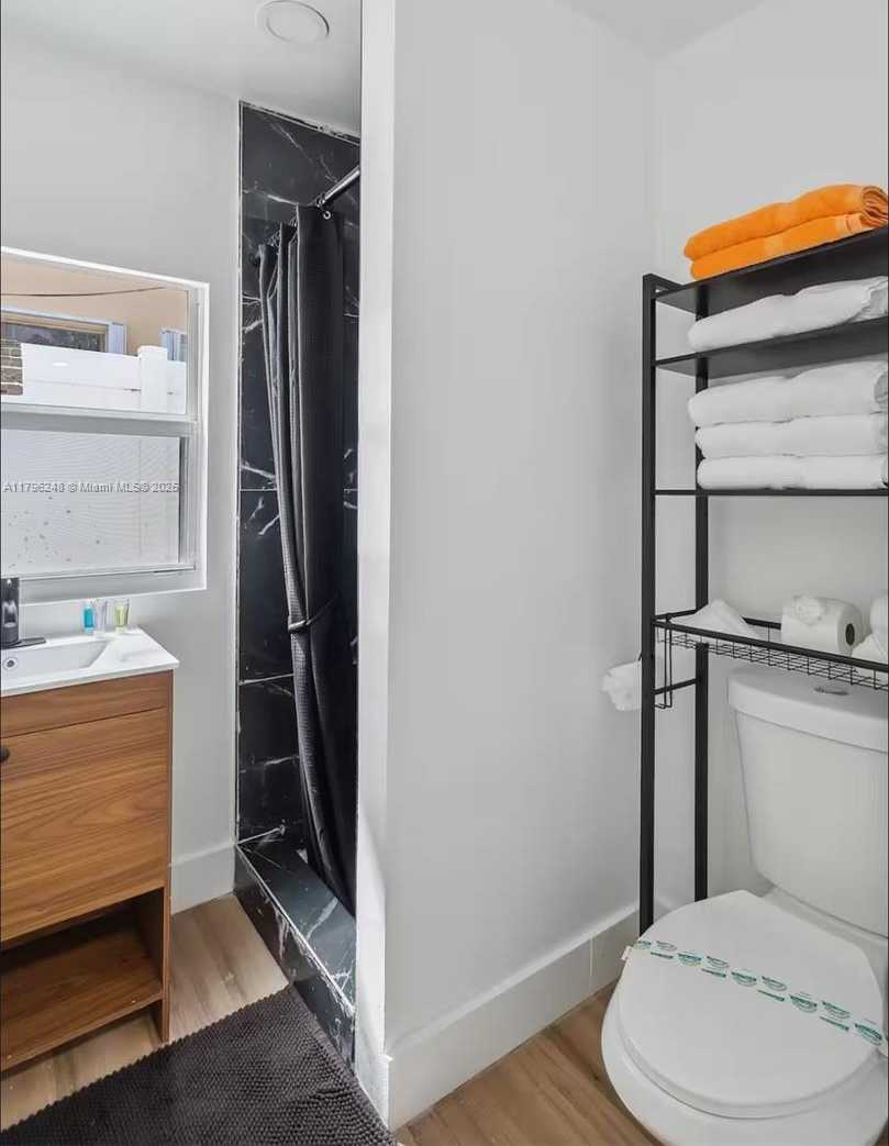 Small Image of 310 OREGON ST #3, Hollywood Number 17