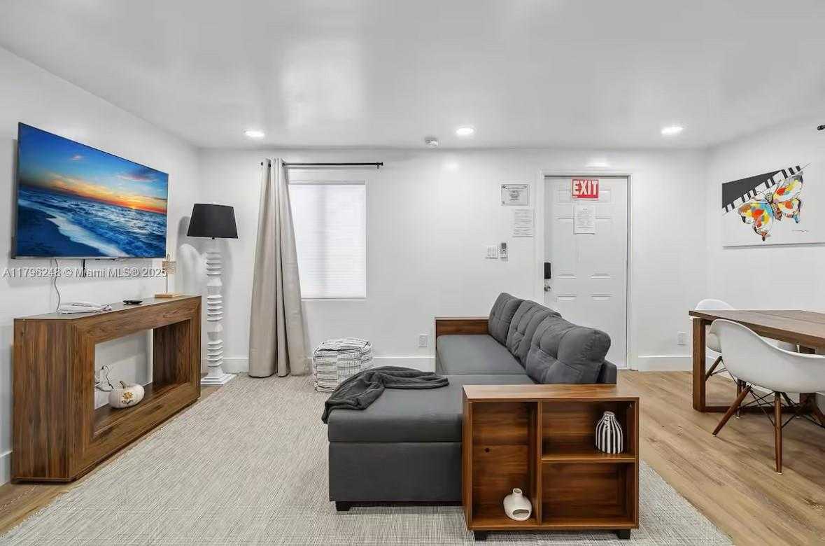 Small Image of 310 OREGON ST #3, Hollywood Number 7