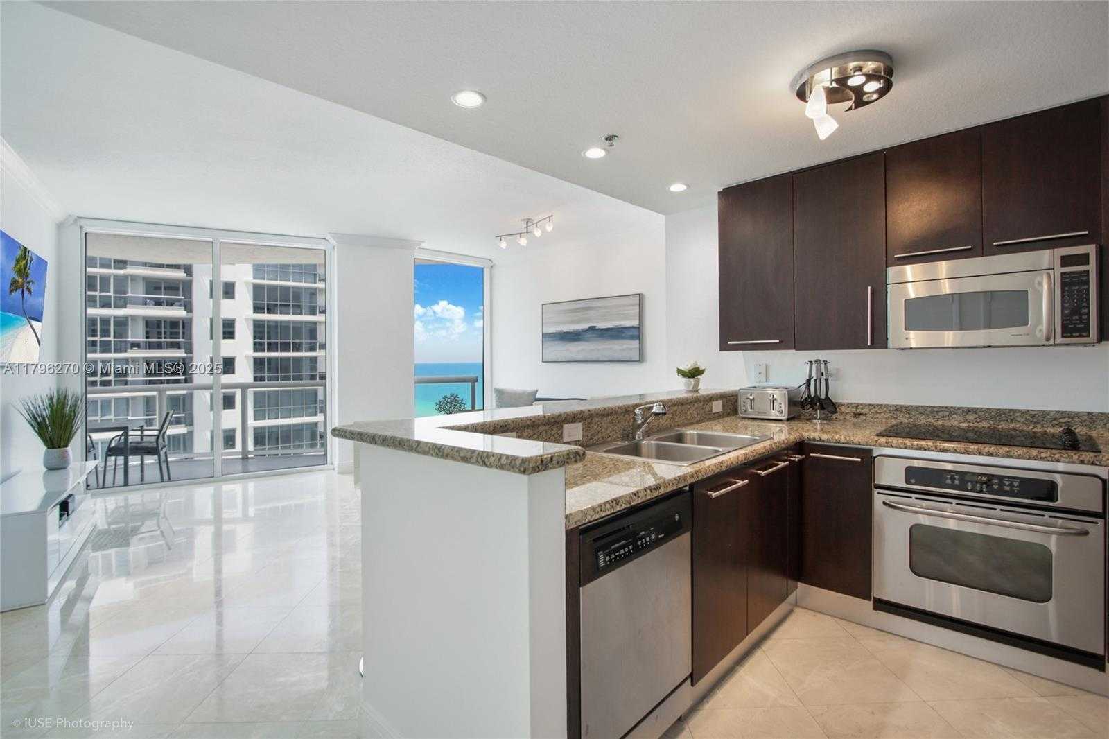 Small Image of 6515 COLLINS AVE #1710, Miami Beach Number 4