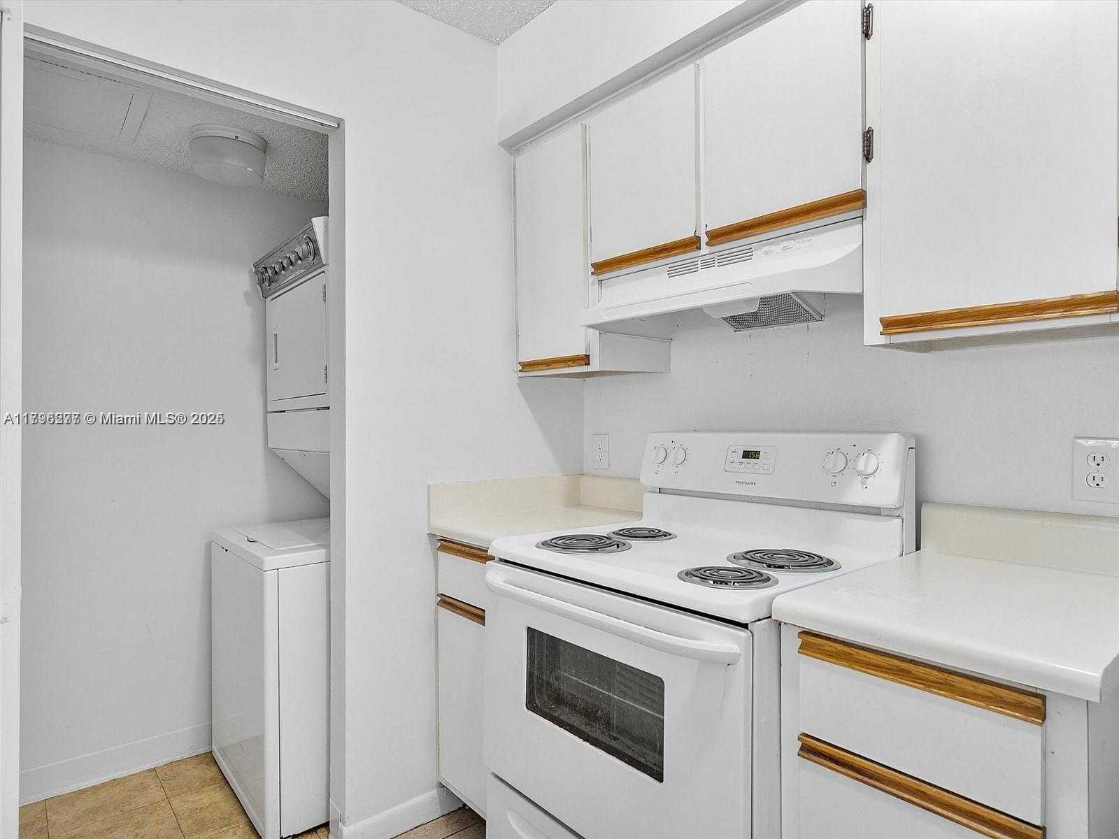 Small Image of 620 SOUTH PARK RD #16-2, Hollywood Number 3