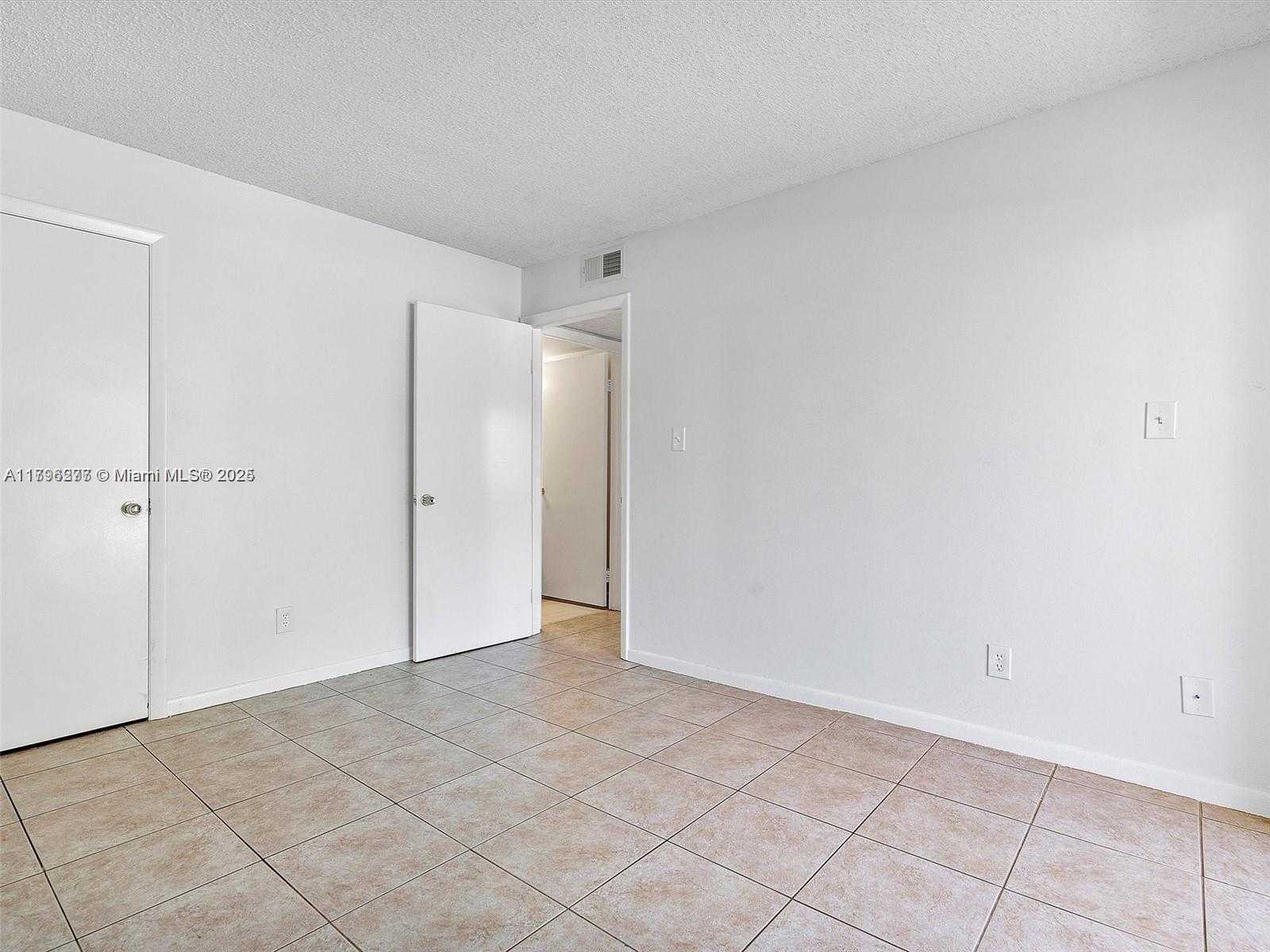 Small Image of 620 SOUTH PARK RD #16-2, Hollywood Number 9