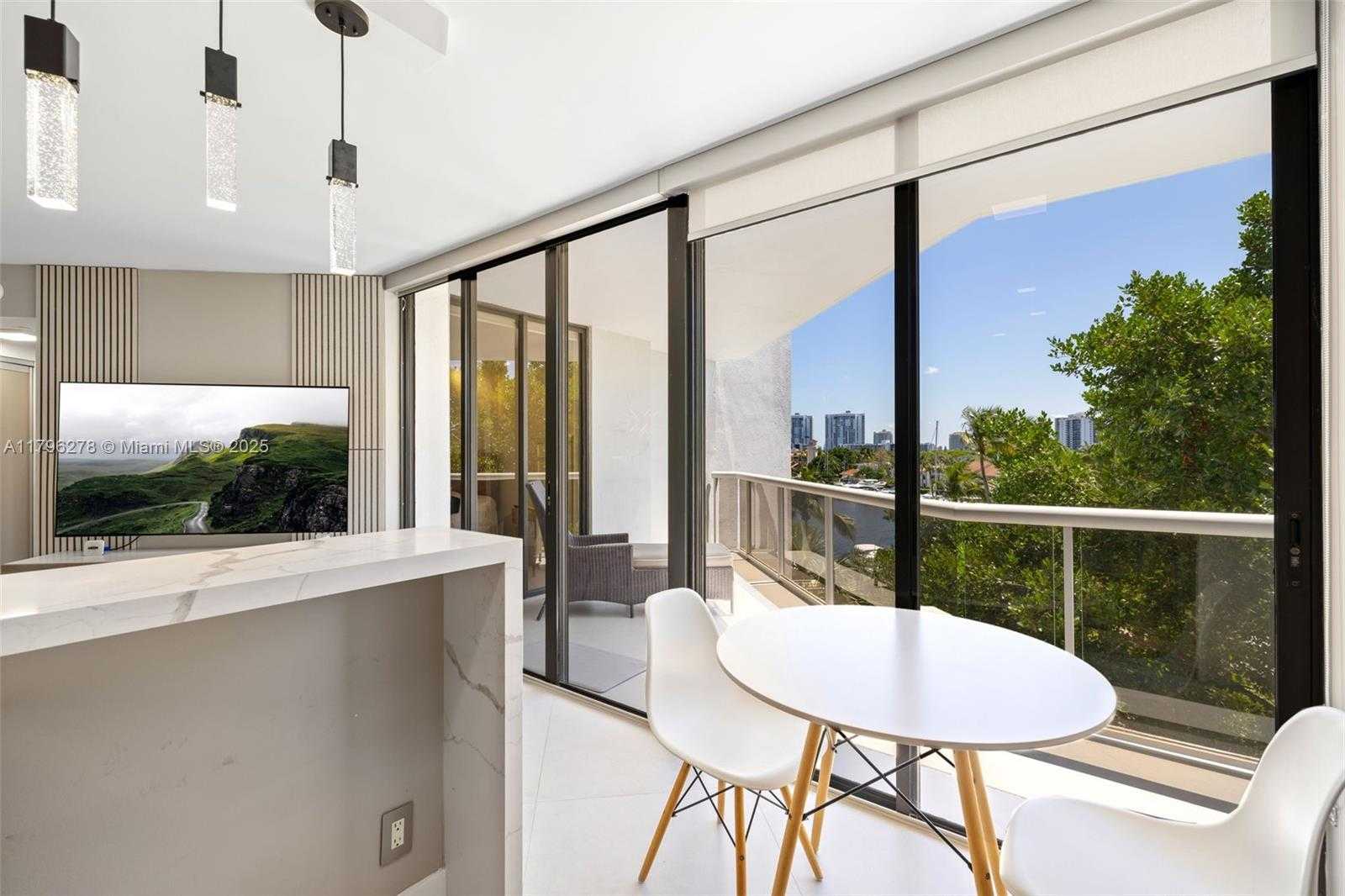 Small Image of 3610 YACHT CLUB DR #410, Aventura Number 18