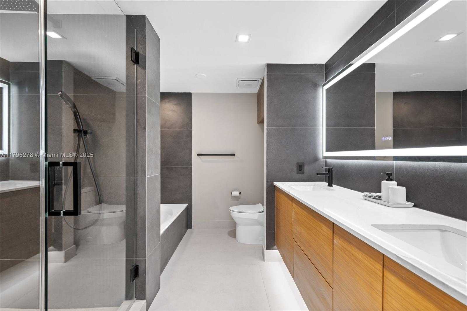 Small Image of 3610 YACHT CLUB DR #410, Aventura Number 22