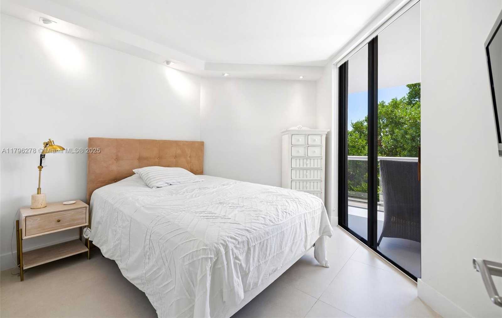 Small Image of 3610 YACHT CLUB DR #410, Aventura Number 26