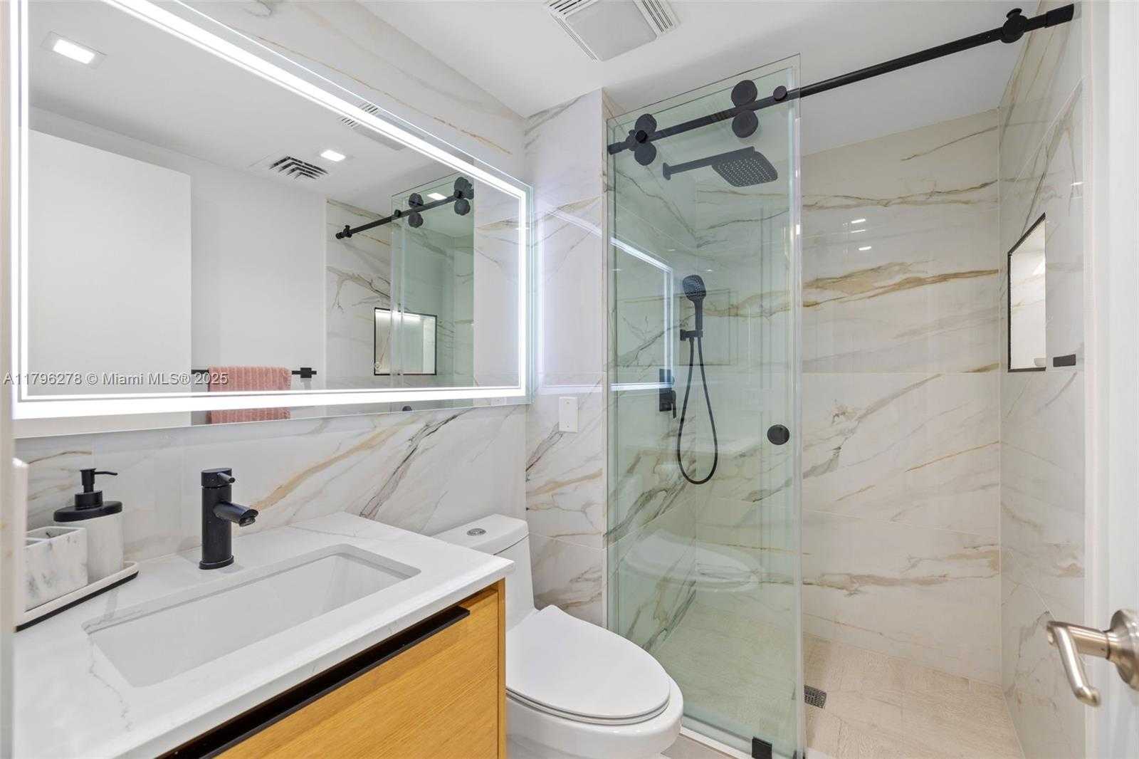 Small Image of 3610 YACHT CLUB DR #410, Aventura Number 27