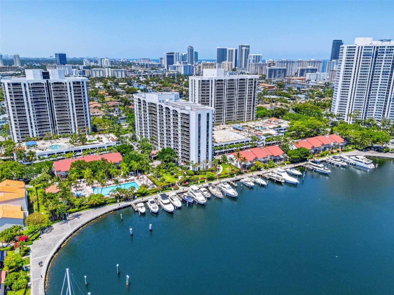 Small Image of 3610 YACHT CLUB DR #410, Aventura Number 31