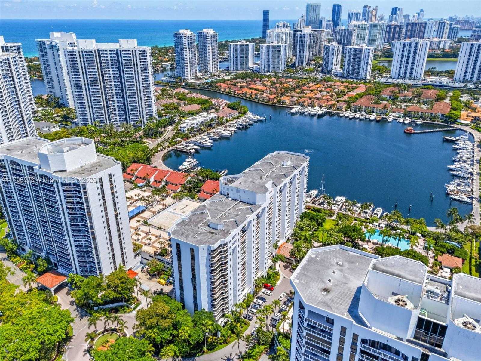 Small Image of 3610 YACHT CLUB DR #410, Aventura Number 33